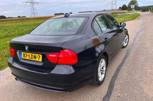 BMW 3-Serie (2010) thumbnail 6