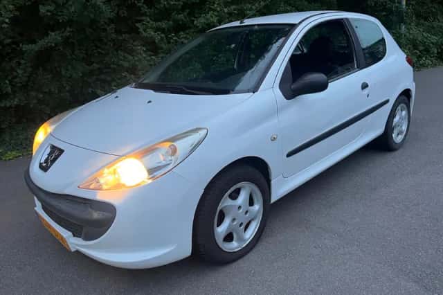 Peugeot 206 (2010) thumbnail 2