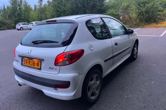 Peugeot 206 (2010) thumbnail 3