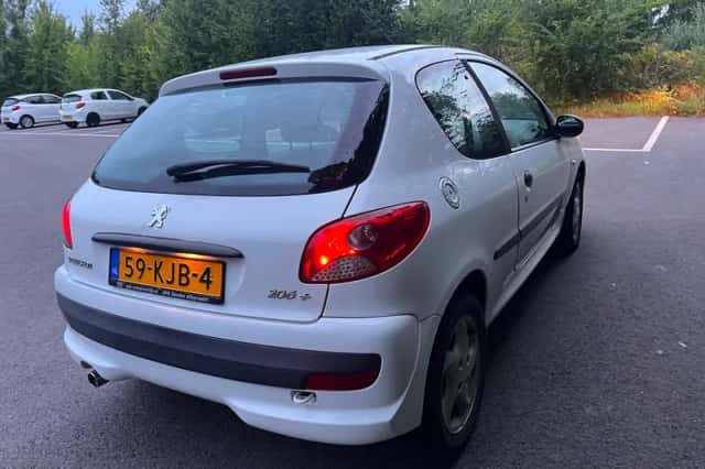 Peugeot 206 (2010) thumbnail 4