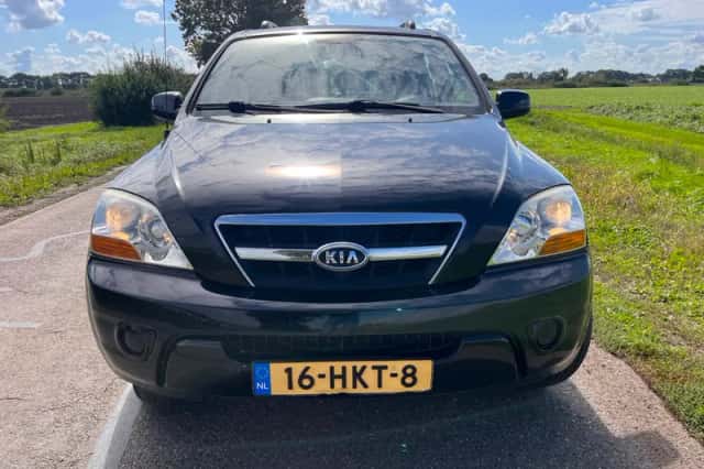 Kia Sorento (2009) thumbnail 4