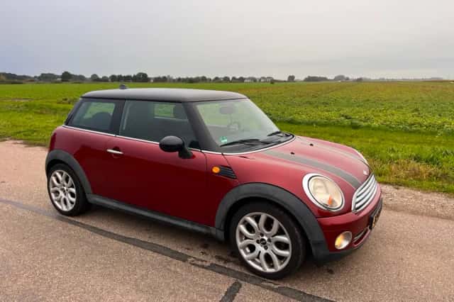 MINI Cooper (2007) thumbnail 2