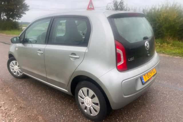Volkswagen Up! (2012) thumbnail 6