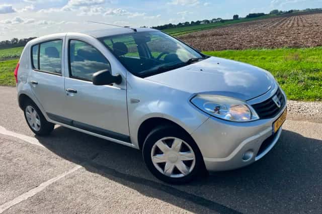 Dacia Sandero (2009) thumbnail 1