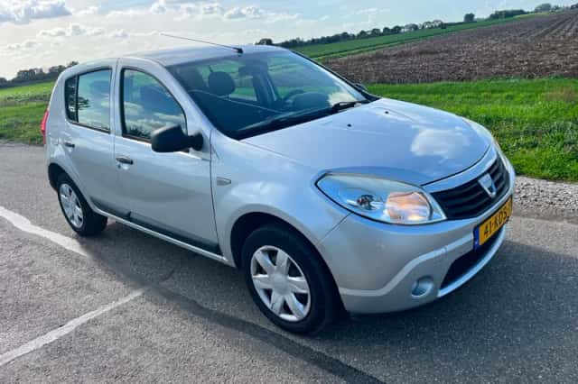 Dacia Sandero (2009) thumbnail 3