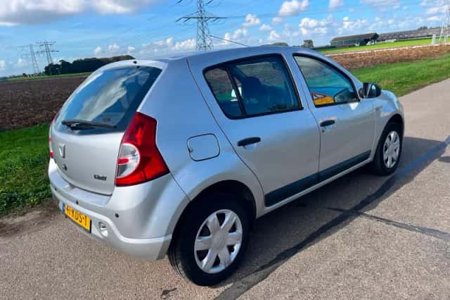 Dacia Sandero (2009) thumbnail 4
