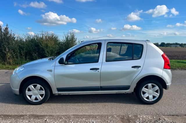 Dacia Sandero (2009) thumbnail 5