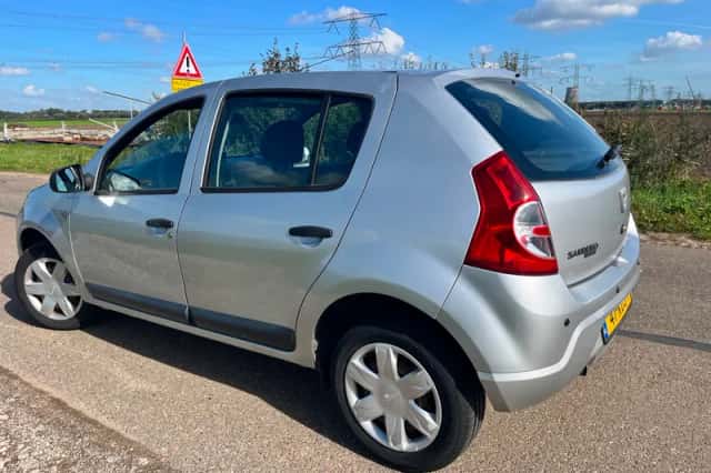Dacia Sandero (2009) thumbnail 6