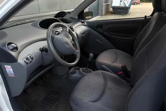 Toyota Yaris (1999) thumbnail 3