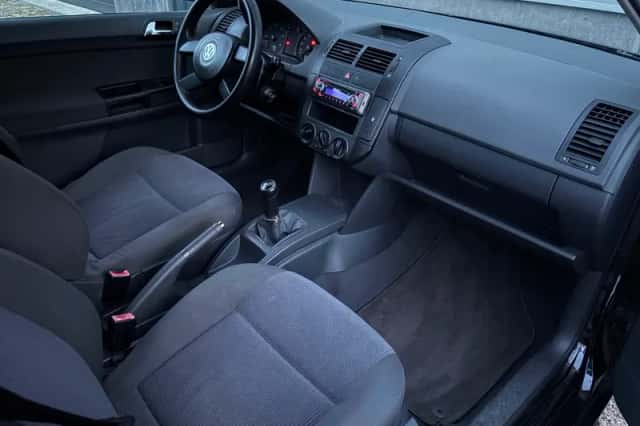 Volkswagen Polo (2003) thumbnail 3