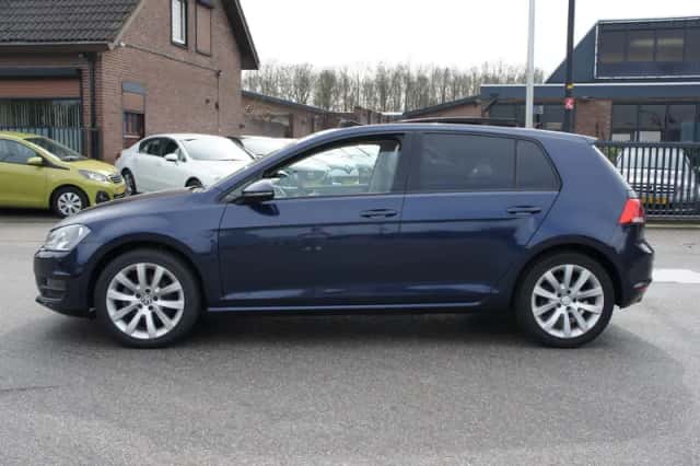 Volkswagen Golf (2013) thumbnail 2