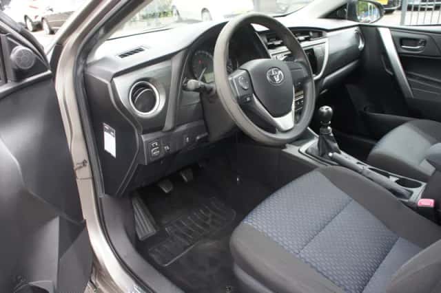 Toyota Auris (2015) thumbnail 6