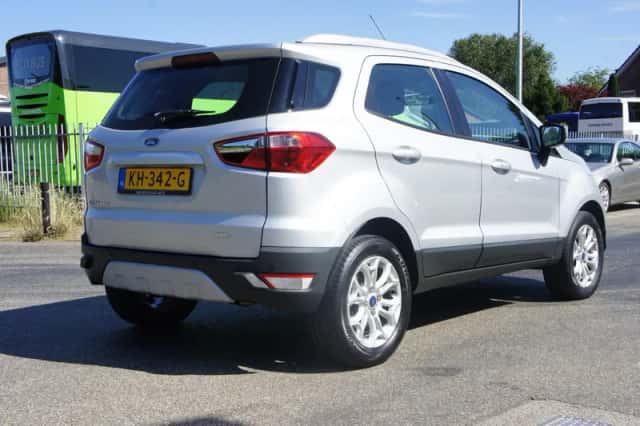 Ford EcoSport (2016) thumbnail 4