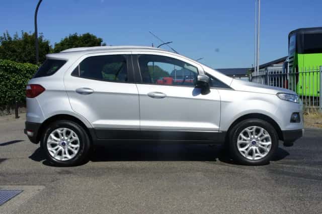 Ford EcoSport (2016) thumbnail 5