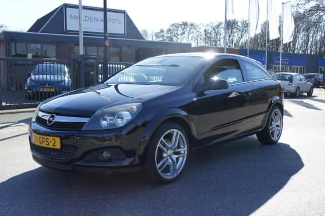 Opel Astra (2008) thumbnail 1
