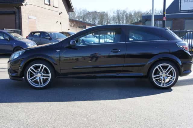 Opel Astra (2008) thumbnail 2