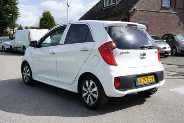 Kia Picanto (2015) thumbnail 3