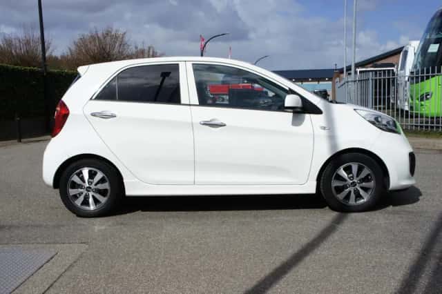 Kia Picanto (2015) thumbnail 5