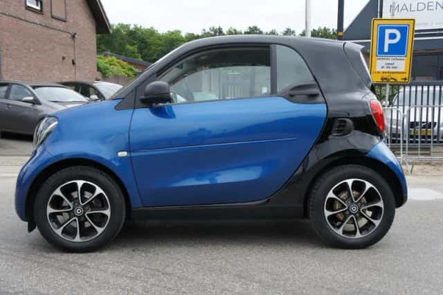 Smart ForTwo (2016) thumbnail 2