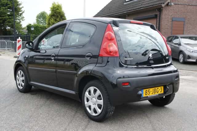 Peugeot 107 (2009) thumbnail 3