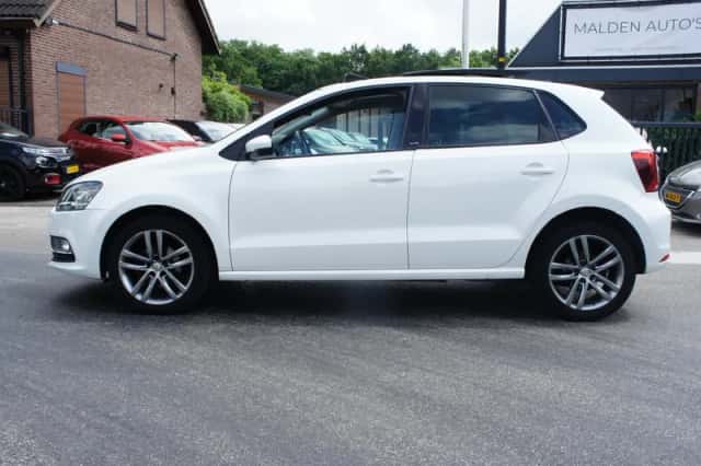 Volkswagen Polo (2017) thumbnail 2