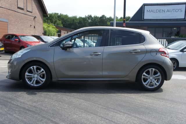 Peugeot 208 (2012) thumbnail 2