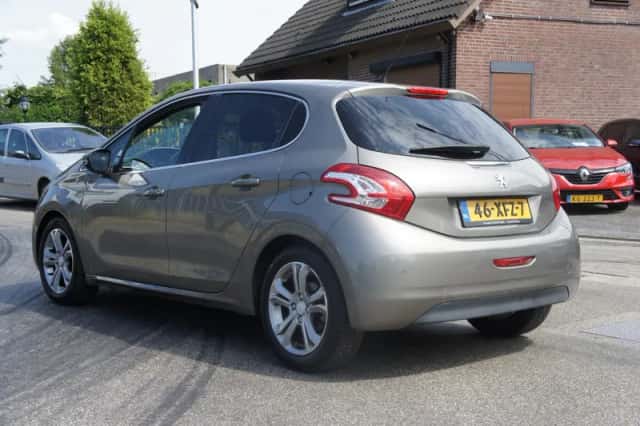 Peugeot 208 (2012) thumbnail 3