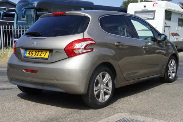 Peugeot 208 (2012) thumbnail 4