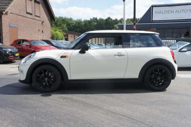 MINI One (2016) thumbnail 2