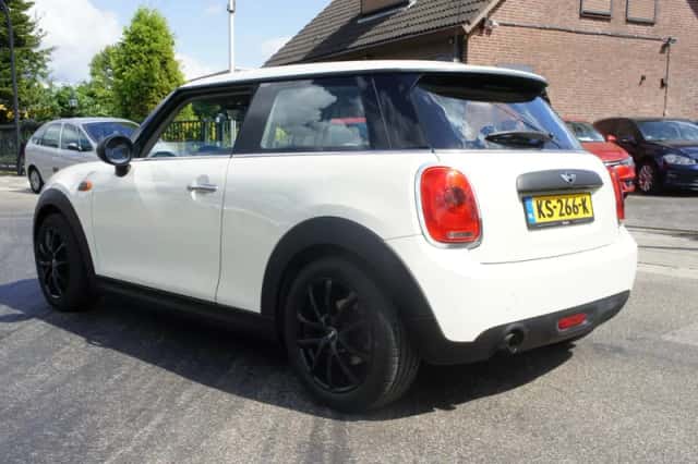 MINI One (2016) thumbnail 3