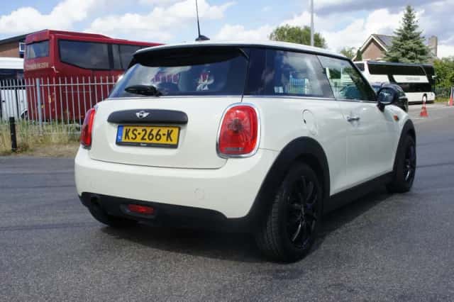 MINI One (2016) thumbnail 4