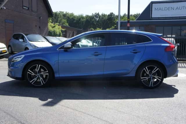 Volvo V40 (2017) thumbnail 2