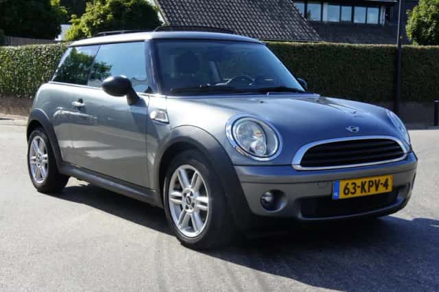 MINI Cooper (2010) thumbnail 6