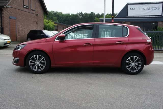 Peugeot 308 (2016) thumbnail 2