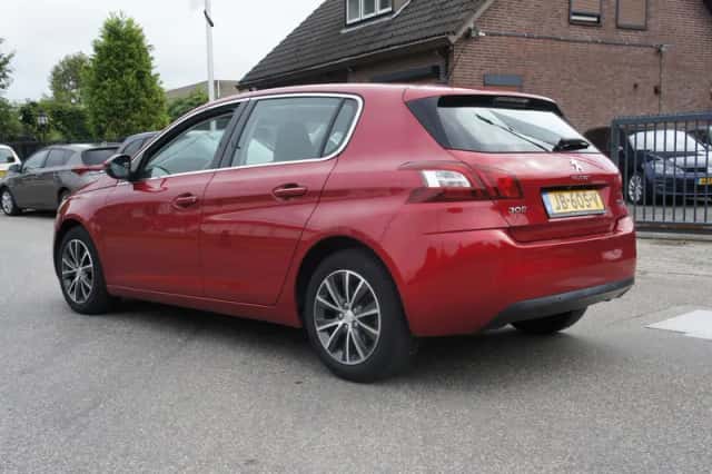 Peugeot 308 (2016) thumbnail 3