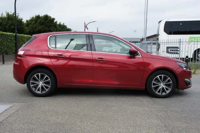 Peugeot 308 (2016) thumbnail 5