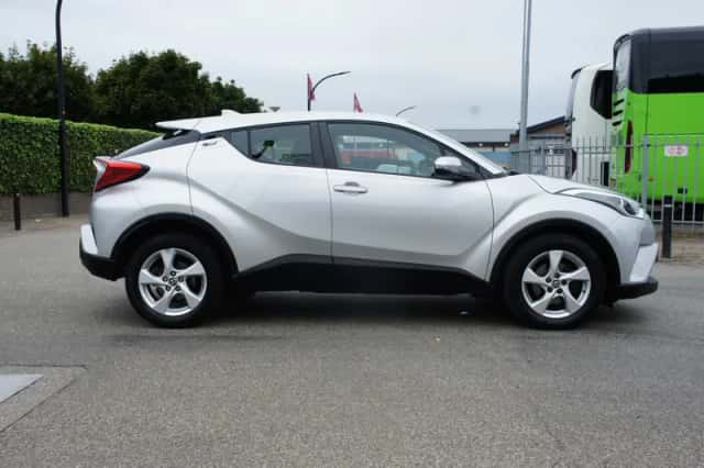 Toyota C-HR (2018) thumbnail 5