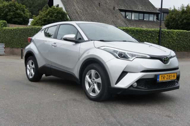 Toyota C-HR (2018) thumbnail 6