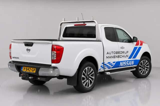Nissan Navara (2017) thumbnail 2