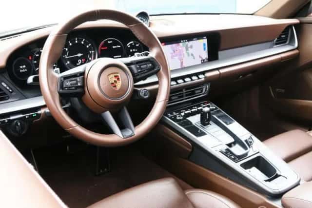Porsche 911 (2020) thumbnail 4