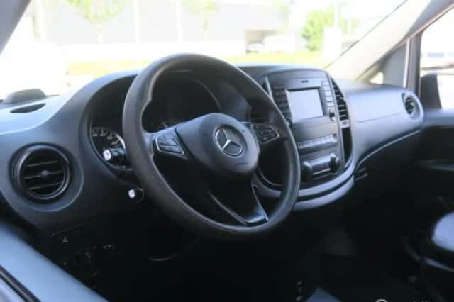 Mercedes-Benz Vito (2017) thumbnail 3
