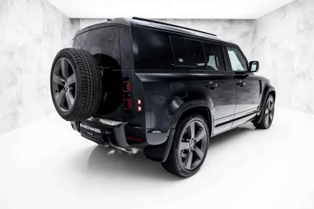 Land Rover Defender (2022) thumbnail 2