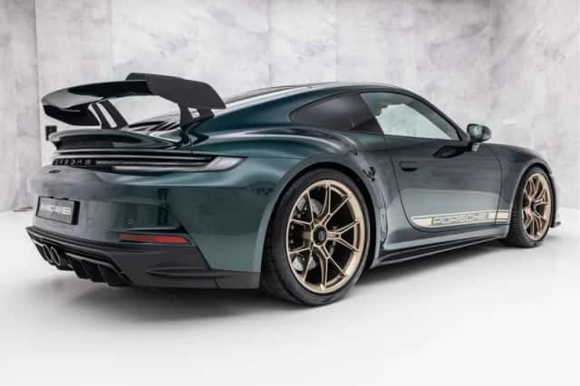 Porsche 911 (2022) thumbnail 2