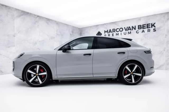 Porsche Cayenne Coupé (2024) thumbnail 5