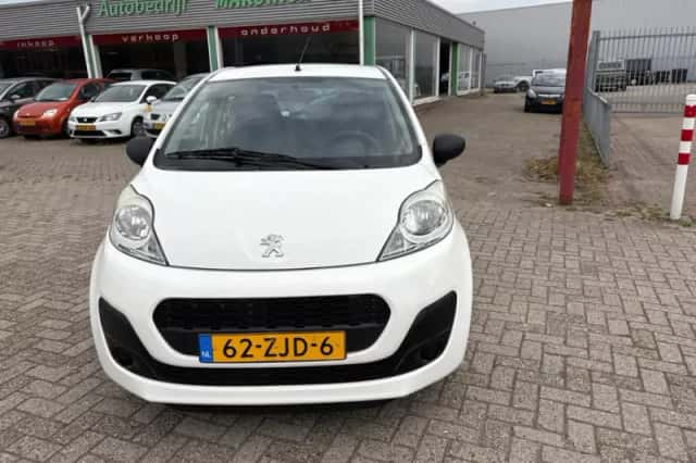 Peugeot 107 (2012) thumbnail 2