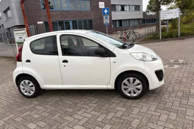 Peugeot 107 (2012) thumbnail 5