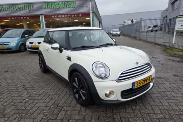 MINI One (2013) thumbnail 2
