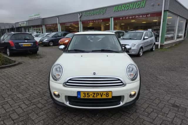 MINI One (2013) thumbnail 3