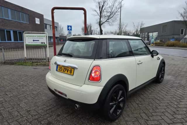 MINI One (2013) thumbnail 4