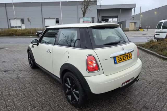 MINI One (2013) thumbnail 6